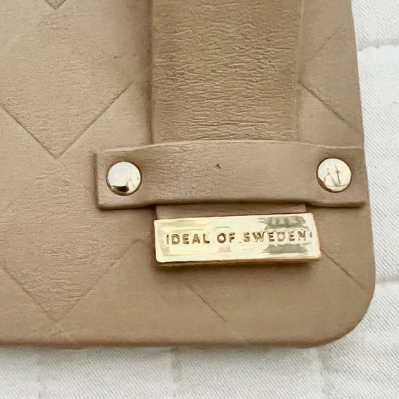 IDEAL OF SWEDEN Statement Case iPhone 8Plus Braided Light Camel, Strap Handle - Picture 6 of 10